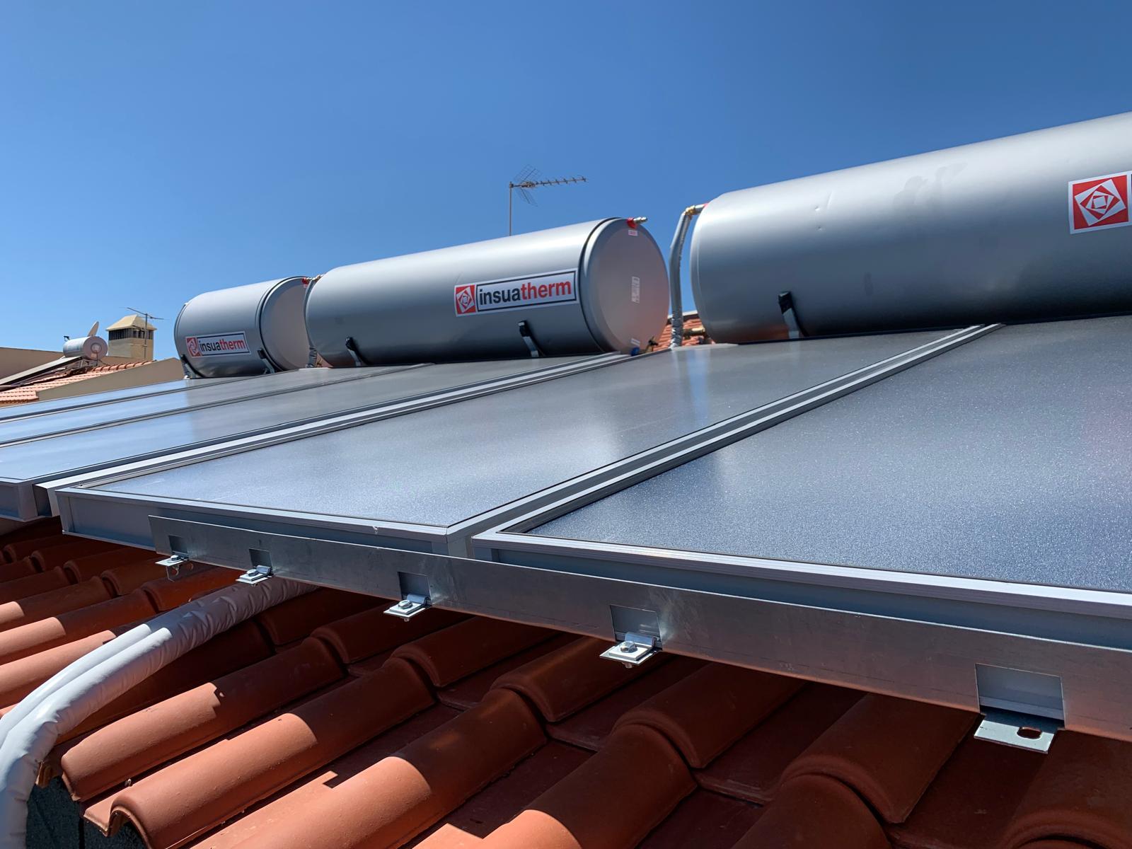 Sistema solar térmico de cobertura